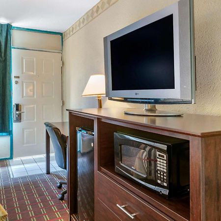 ניו פורט ריצ'י Rodeway Inn מראה חיצוני תמונה