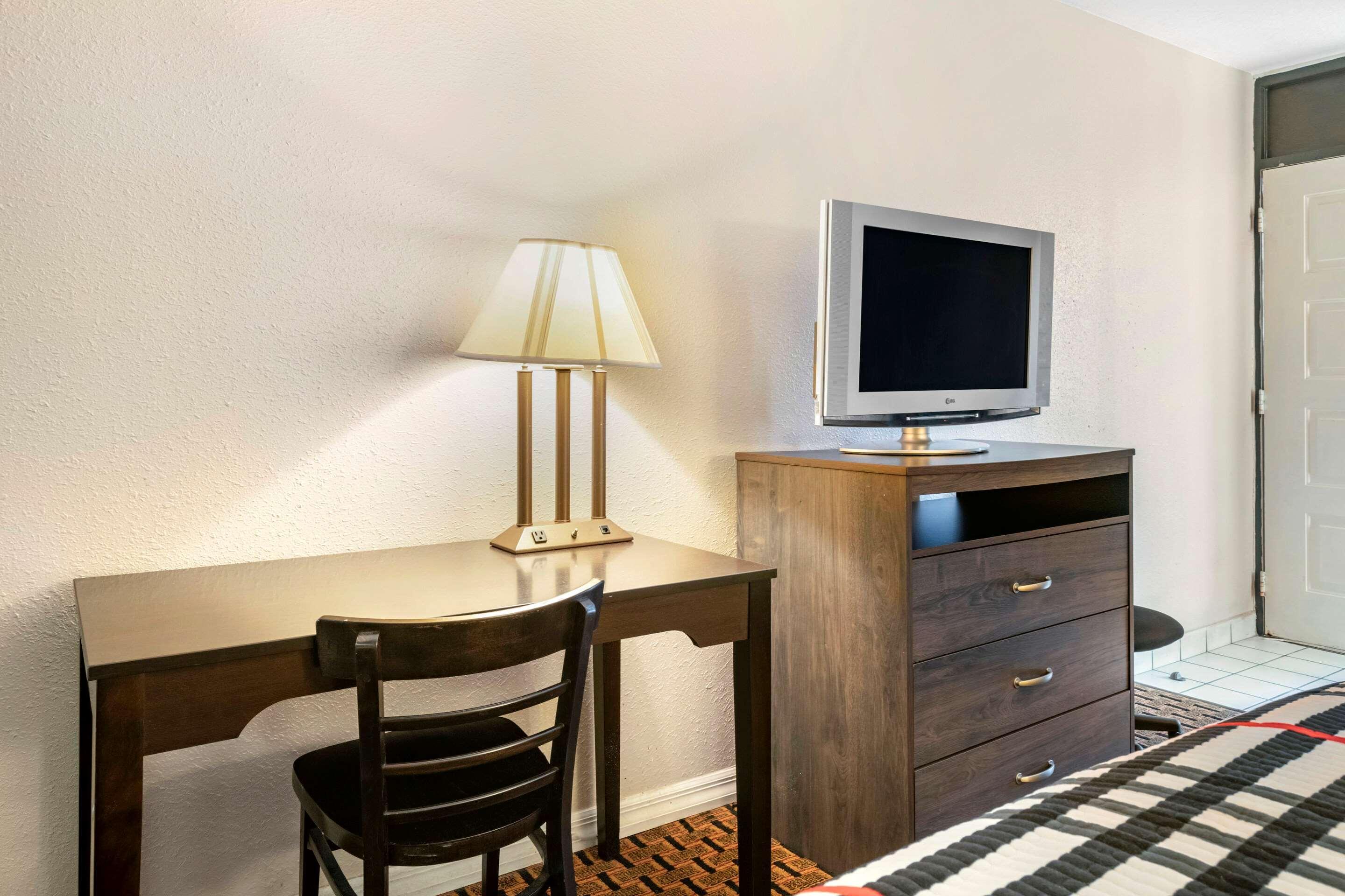 ניו פורט ריצ'י Rodeway Inn מראה חיצוני תמונה