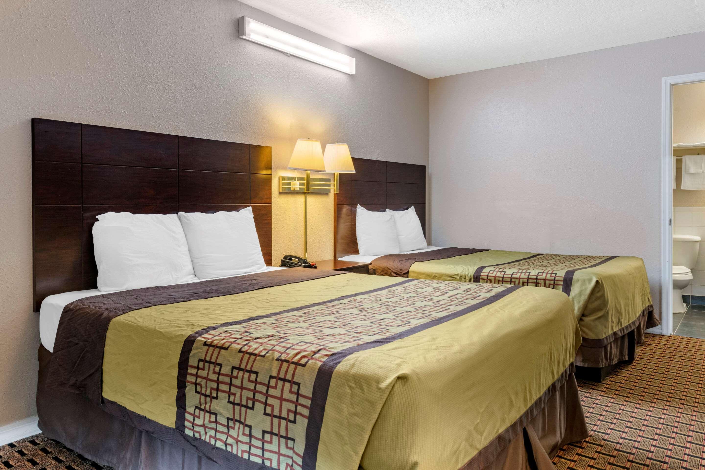 ניו פורט ריצ'י Rodeway Inn מראה חיצוני תמונה