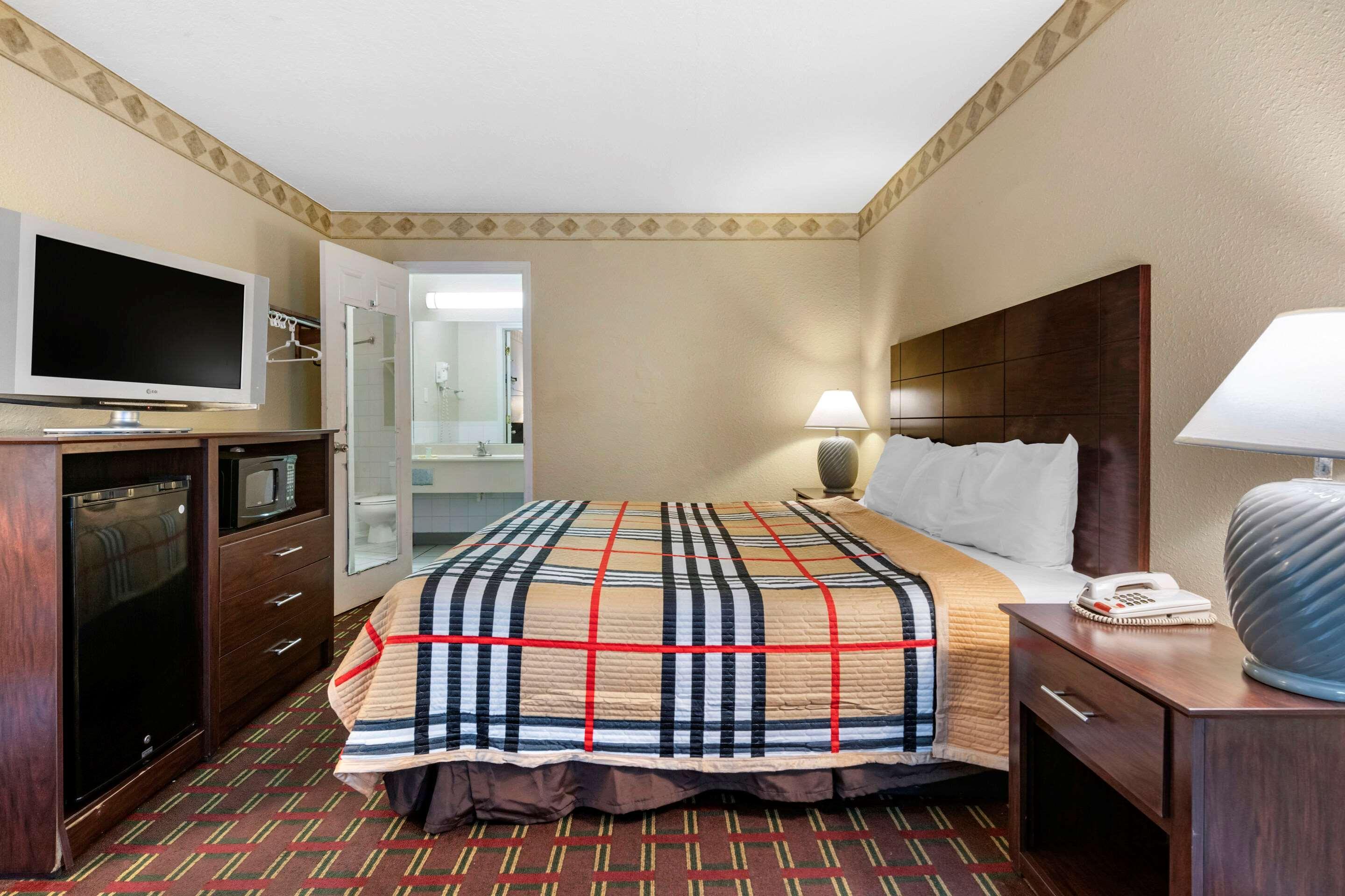 ניו פורט ריצ'י Rodeway Inn מראה חיצוני תמונה