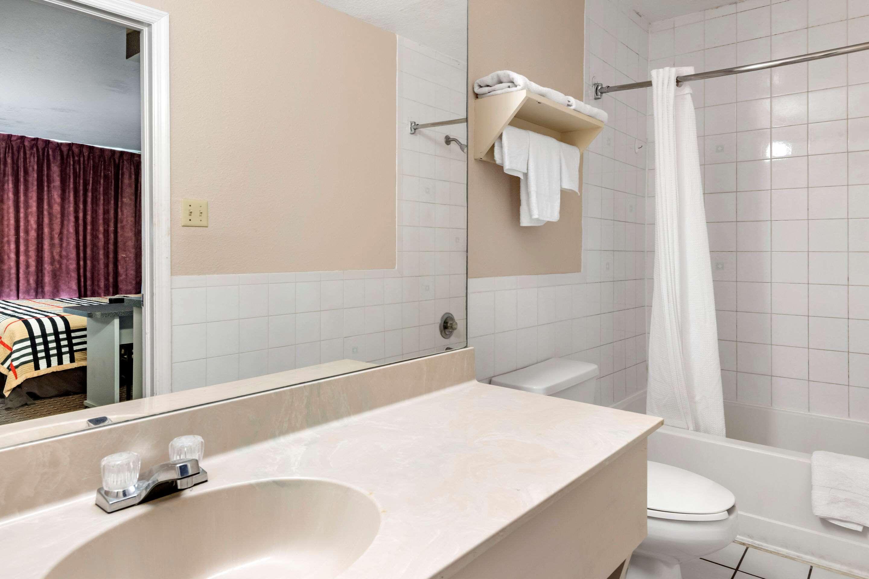 ניו פורט ריצ'י Rodeway Inn מראה חיצוני תמונה