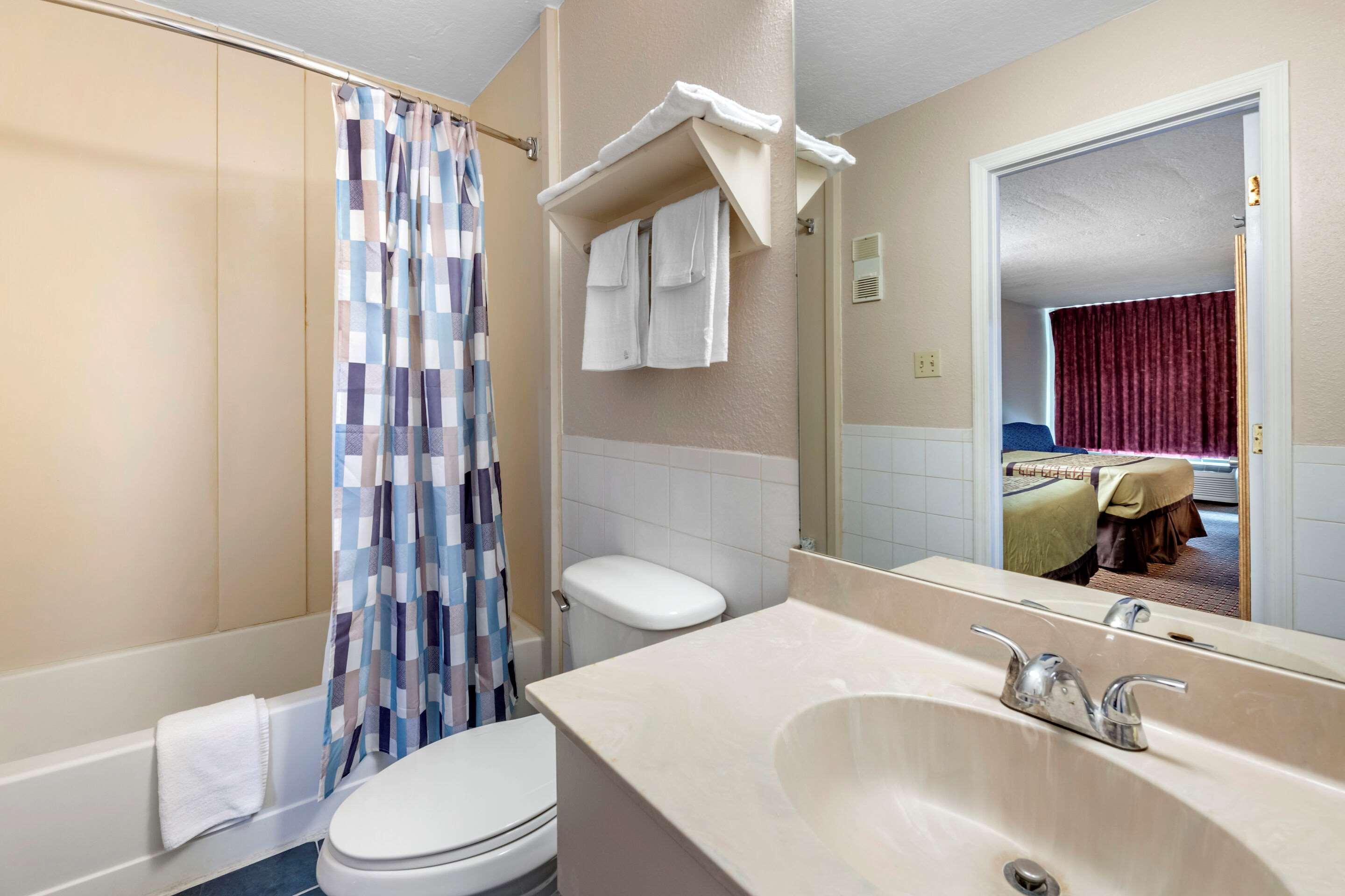 ניו פורט ריצ'י Rodeway Inn מראה חיצוני תמונה
