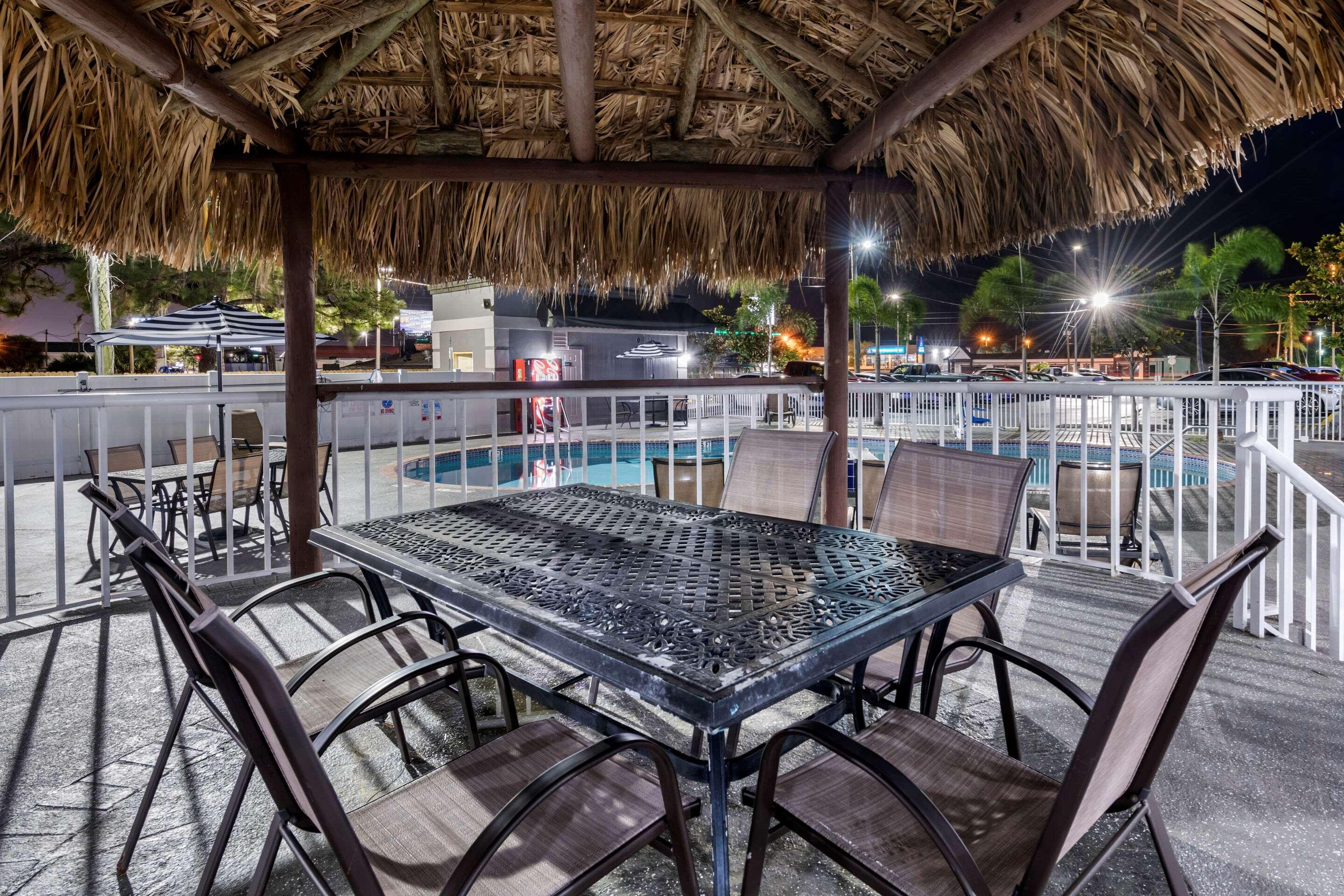 ניו פורט ריצ'י Rodeway Inn מראה חיצוני תמונה