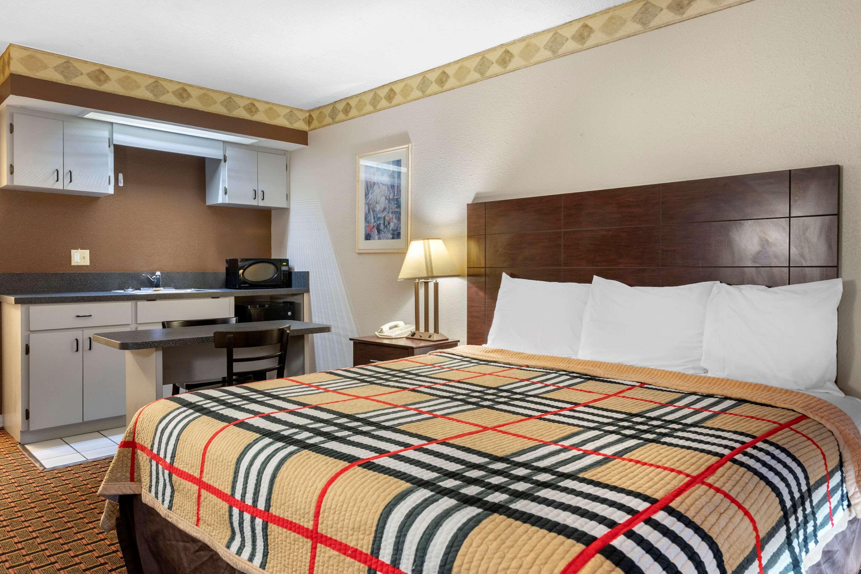 ניו פורט ריצ'י Rodeway Inn מראה חיצוני תמונה