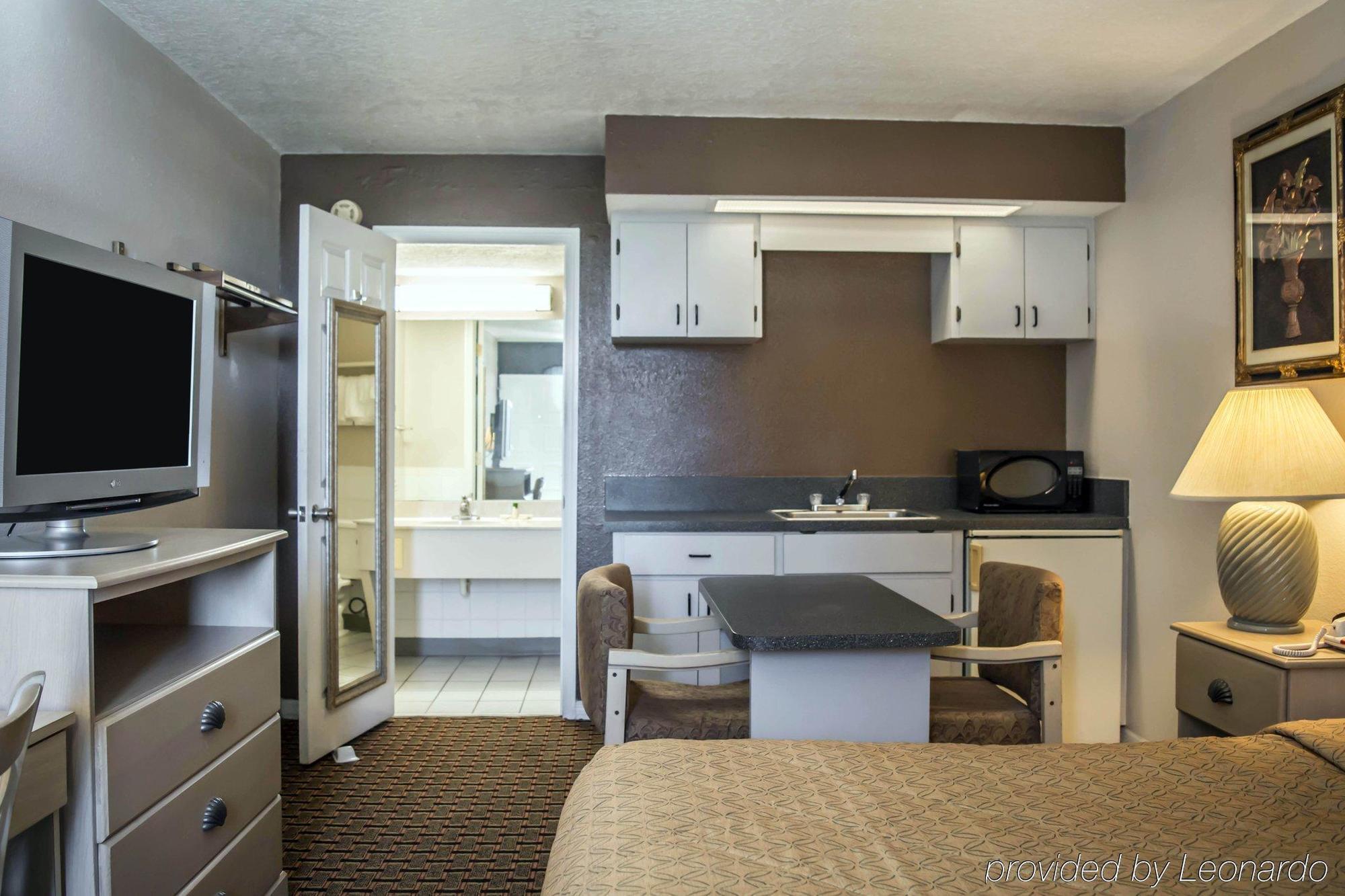 ניו פורט ריצ'י Rodeway Inn מראה חיצוני תמונה