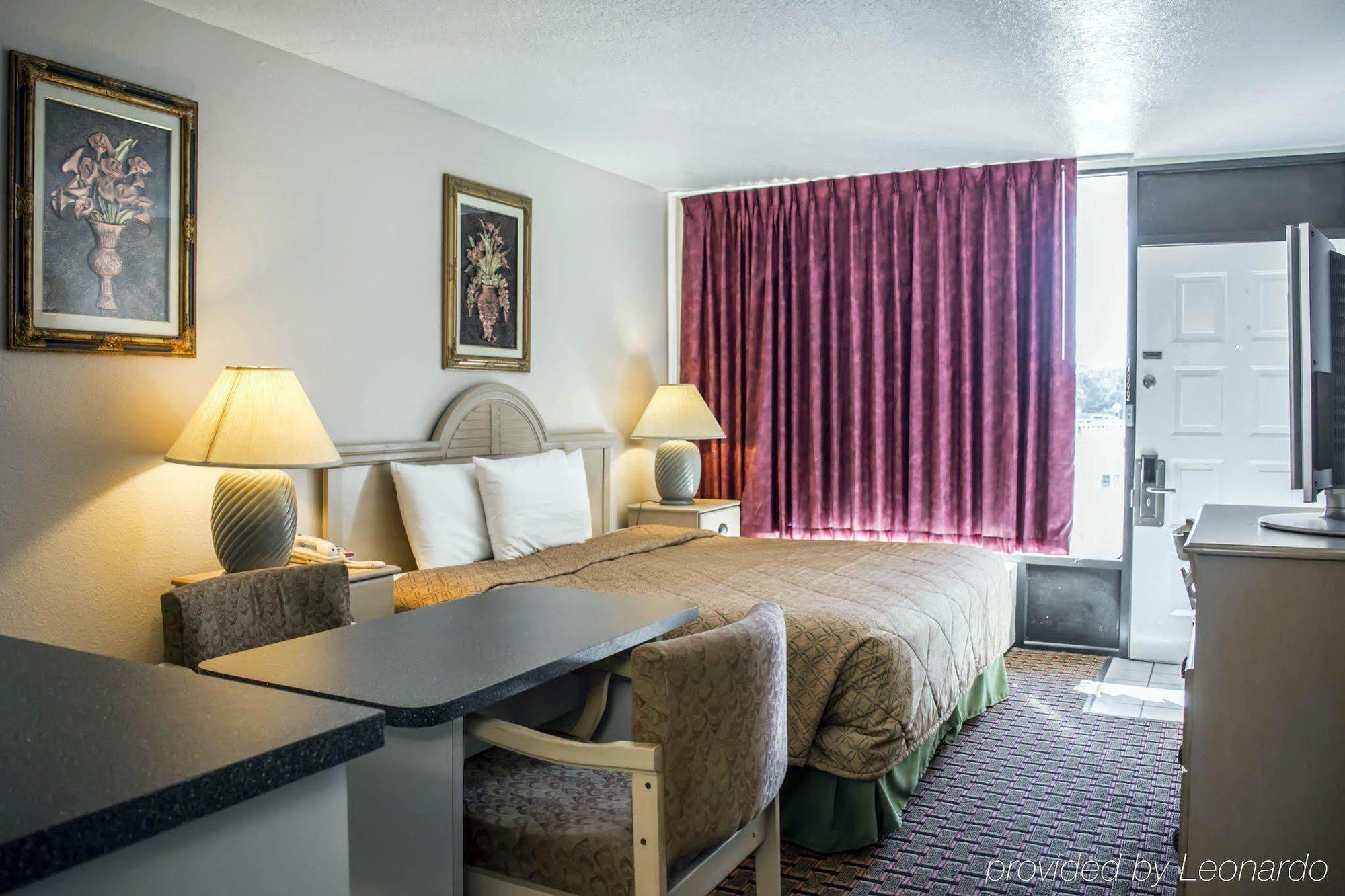 ניו פורט ריצ'י Rodeway Inn מראה חיצוני תמונה