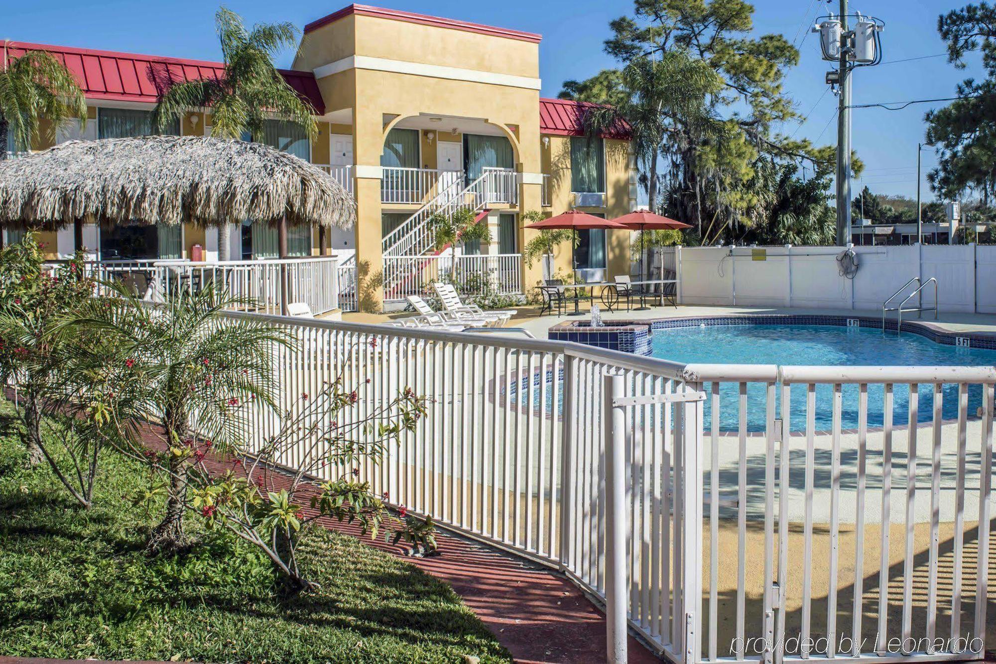 ניו פורט ריצ'י Rodeway Inn מראה חיצוני תמונה